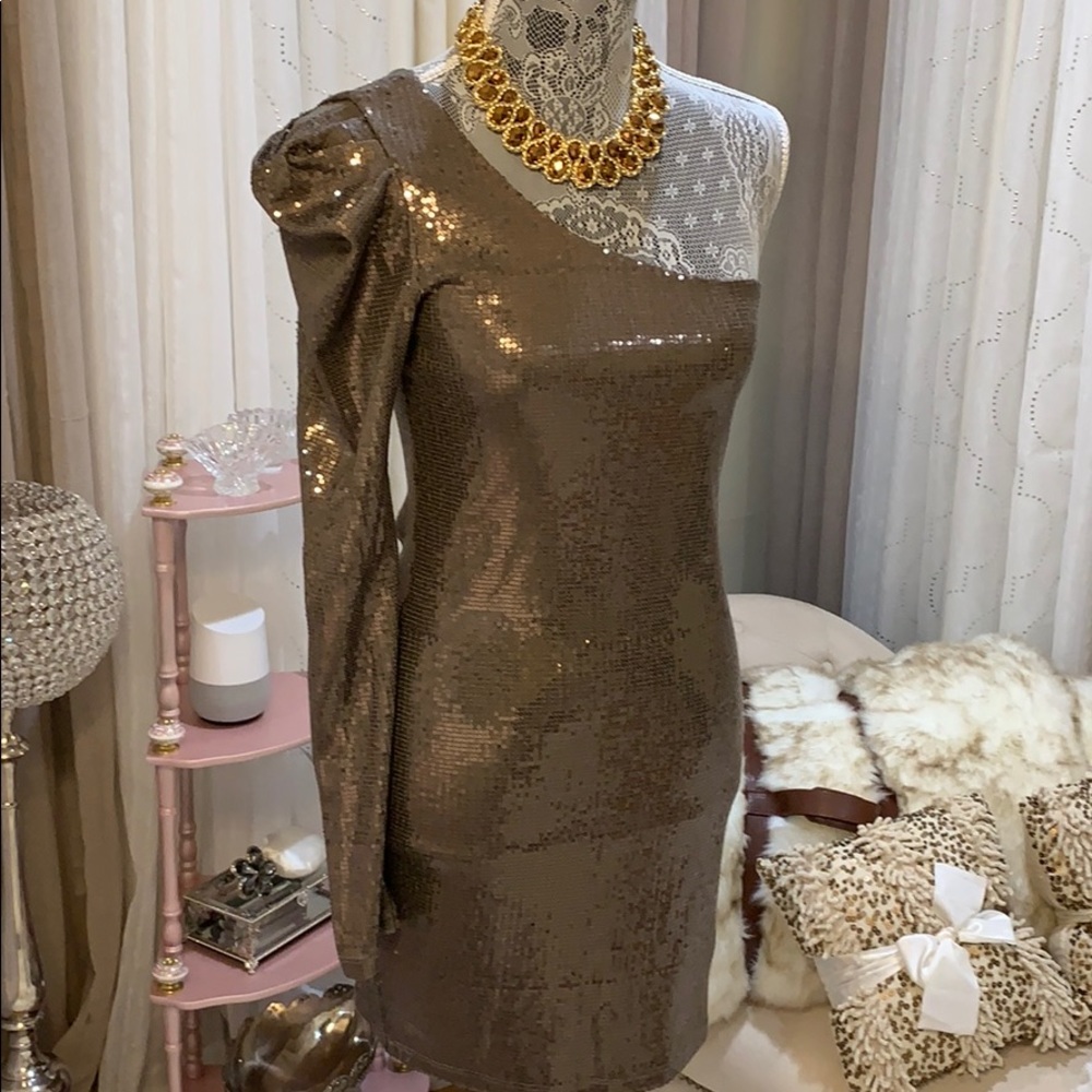 Beautiful Se Sang sequence Dress 👗(color MOCHA)